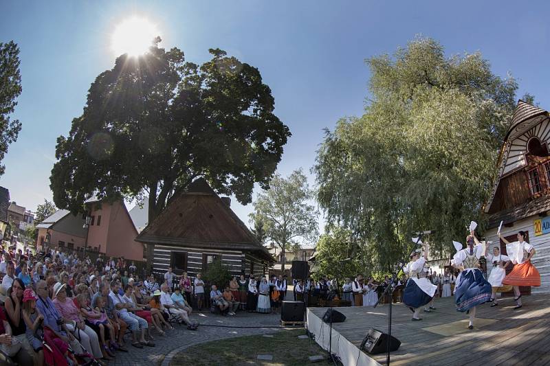 Adámkovy folklorní slavnosti.