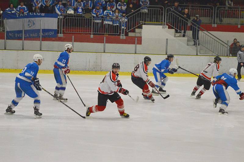 Chrudim - Světlá 3:5 (0:1, 3:0, 0:4). Na první finálovou bitvu o titul Přeborníka Pardubického kraje si našlo přes konkurenci extraligových Pardubic cestu takřka pět set diváků!