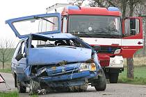 Při dopravní nehodě mezi Luží a Chroustovicemi byl zraněn řidič vozu.