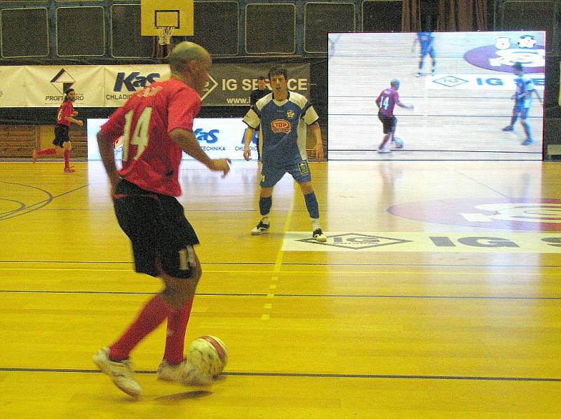 Era-Pack Chrudim porazil v prvním čtvrtfinále play off I. futsalové ligy Torf Pardubice 6:1.