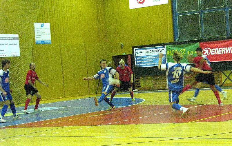 Era-Pack Chrudim porazil v prvním čtvrtfinále play off I. futsalové ligy Torf Pardubice 6:1.