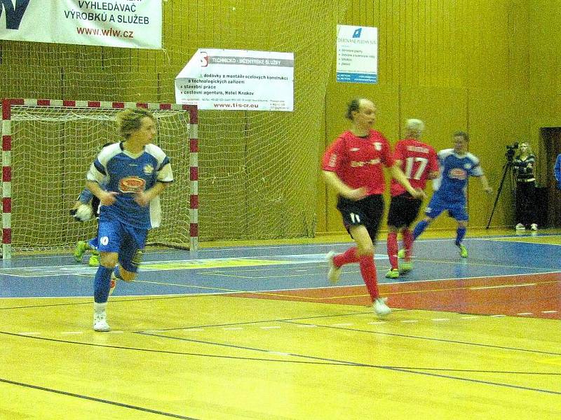 Era-Pack Chrudim porazil v prvním čtvrtfinále play off I. futsalové ligy Torf Pardubice 6:1.