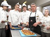 Italové svým kolegům z Hotelové školy Bohemia například prozradili, jak vaří špagety.