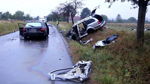 Tragická nehoda u Bousova. Řidič vozu zn. Audi nepřežil