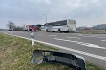  V autobusu mělo cestovat šest osob. V osobním voze byla pouze řidička.