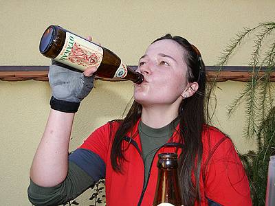 Po náročném sportovním výkonu pivo chutná,  o tom mohou hovořit účastníci sobotního triatlonu Skutečská trojka.