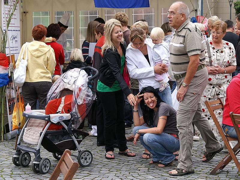 Festival světových kuchyní, to byl další jarmark, který se odehrál na Resselově náměstí v Chrudimi.