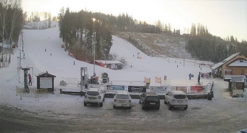 V Hlinsku jsou nyní výborné lyžařské podmínky, dostatek sněhu, povrch denně upravuje rolba.