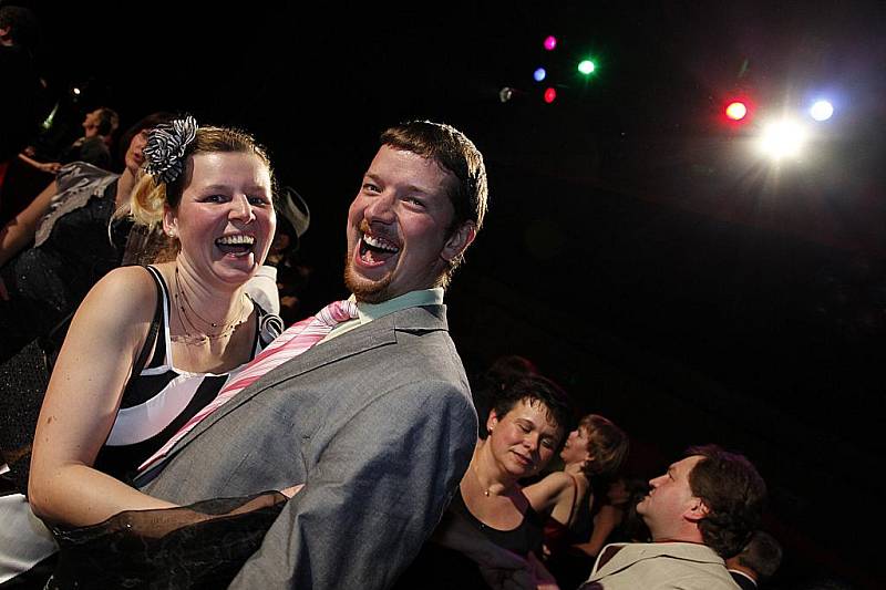 Roztančené páry byly k vidění na 5. Městském plesu v Hlinsku.