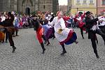 Masopustní obchůzku v Chrudimi obstaral tradičně folklorní soubor Kohoutek.