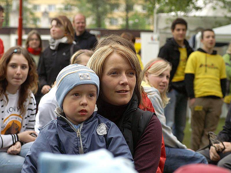 Bambiriáda 2010 začala v nových prostorách na chrudimském letním kouplaišti prvním dnem.