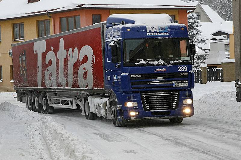 PÁTEK. Tak vypadala sněhová nadílka v Hlinsku první den kalamity