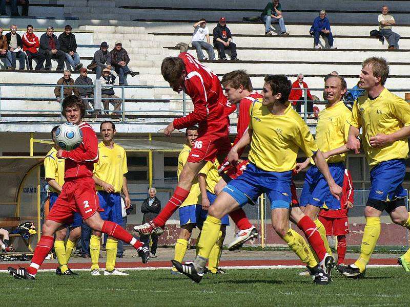 Fotbalové utkání mezi AFK Chrudim a FK Pardubice