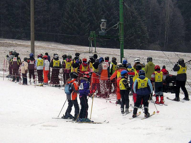 Na sjezdovce v Hluboké u Hlinska se konal tradiční Přebor mikroegionu Hlinecko v lyžování.