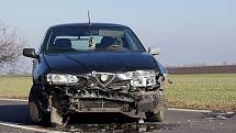 Srážka Fiatu a Alfy Romeo mezi Chrudimí a Medlešicemi 7. února 2011 se naštěstí obešla bez zranění.