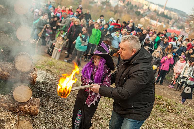 Čarodějnice v Hlisnku pálili u lípy.