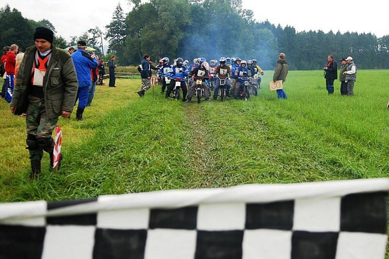 V Prachovicích se konal již 14. ročník závodů malých motocyků Fichtl Cup.