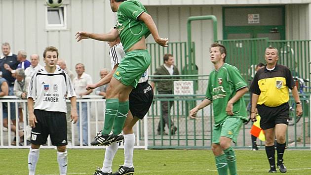 Z fotbalového utkání krajského přeboru Hlinsko - Ústí nad Orlicí 0:1.