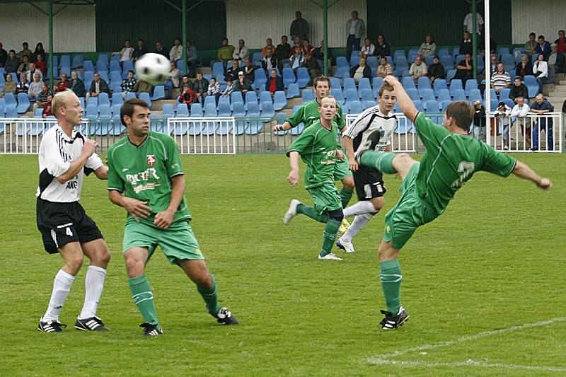 Z fotbalového utkání krajského přeboru Hlinsko - Ústí nad Orlicí 0:1.