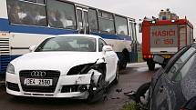 Srážka audi a VW na Chrudimsku se naštěstí obešla bez zranění osob. Řidič vozidla audi vjel do protisměru a narazil do vozu VW. Škoda je odhadnuta na 200 tisíc korun.
