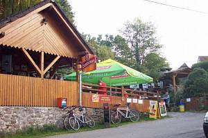Hospůdka Pod Drnem v Hoješíně je za tři desetiletí existence vyhledávaná trampy, rekreanty a chataři.