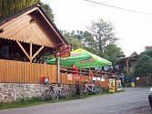 Hospůdka Pod Drnem v Hoješíně je za tři desetiletí existence vyhledávaná trampy, rekreanty a chataři.