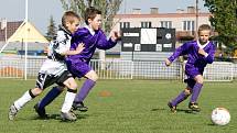 Turnaj fotbalových přípravek v Chrudimi: SK Chrudim - Svratouch (ve fialovém).