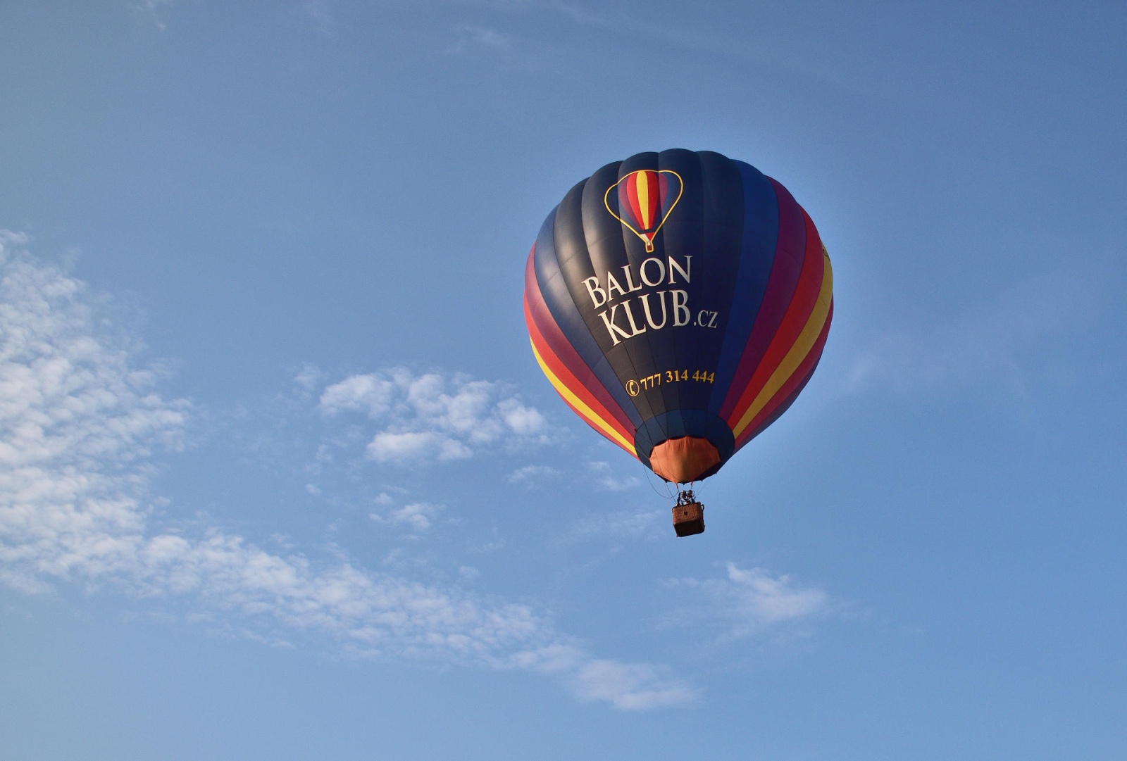 FOTO, VIDEO: Vzhůru do oblak! Balony se vznášely vysoko nad hlavami diváků  - Svitavský deník
