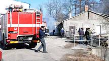 Hasiči zasahovali 23. března 2011 u požáru truhlárny poblíž Kovolisu v průmyslové zóně v Ronově nad Doubravou.