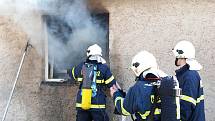 Hasiči zasahovali 23. března 2011 u požáru truhlárny poblíž Kovolisu v průmyslové zóně v Ronově nad Doubravou.