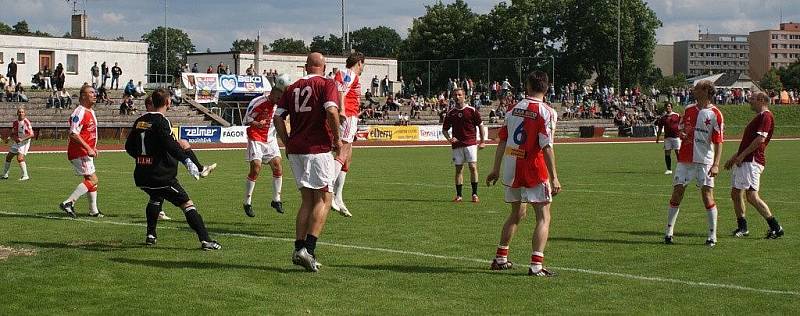 Derby internacionálů Sparty a Slavie Praha se v rámci Žlutomodrého dne Berry zúčastnili i někteří hráči AFK Chrudim.