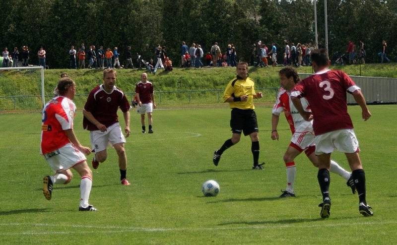 Derby internacionálů Sparty a Slavie Praha se v rámci Žlutomodrého dne Berry zúčastnili i někteří hráči AFK Chrudim.