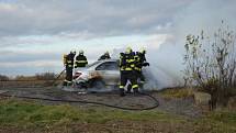 Hasiči likvidovali požár automobilu v Bylanech.