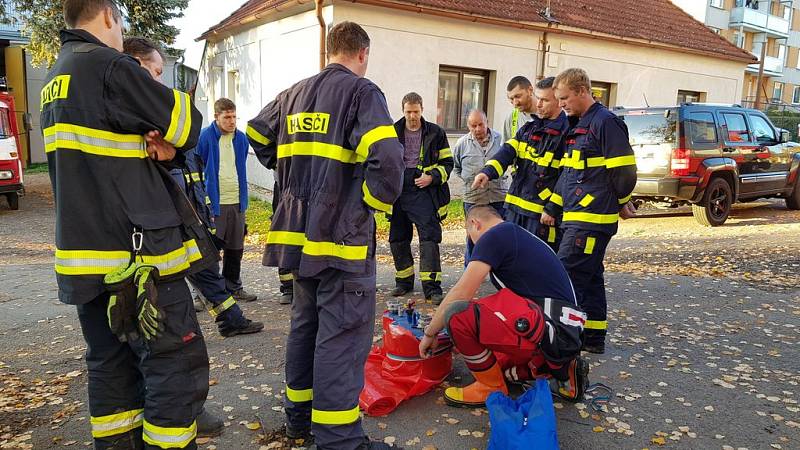 Hasiči cvičili v Ronově nad Doubravou.