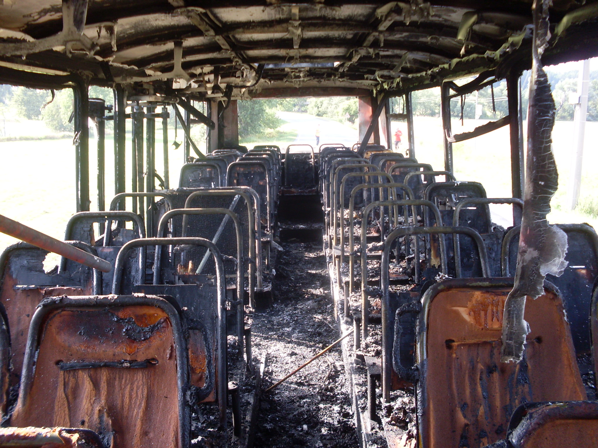 VIDEO/FOTO: Děti na tábor nedojely, autobus začal hořet - Chrudimský deník