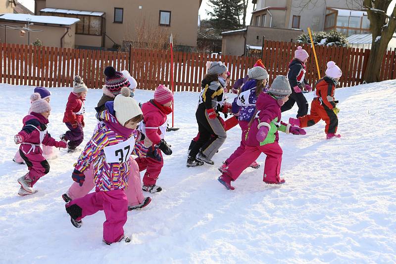 Školka žila olympiádou, děti dováděly na sněhu.