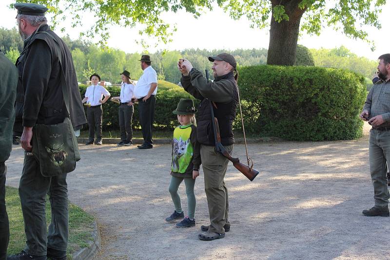 V sobotu se konal turnaj mysliveckých psů o Putovní pohár hejtmana Pardubického kraje v penzionu Kolesa vedle Kladrub na Pardubicku.