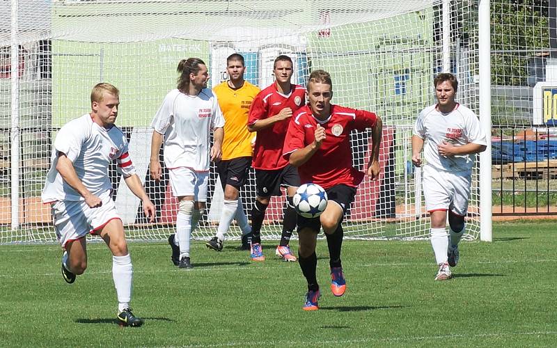 Z fotbalového utkání krajského přeboru MFK Chrudim B - Jiskra Heřmanův Městec 3:0.