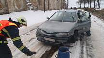 Na konci obce Stolany směrem na Morašice se 21. února v půl třetí odpoledne střetla dvě vozidla – Renault Laguna s Renualtem Espace. Při nehodě byla zraněna řidičky Laguny.