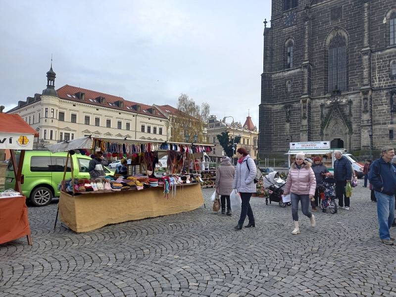 Trhy na Resselově náměstí.