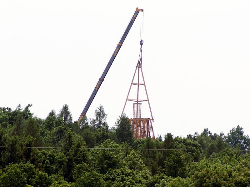 Rozhledna se dočkala posledního dílu.