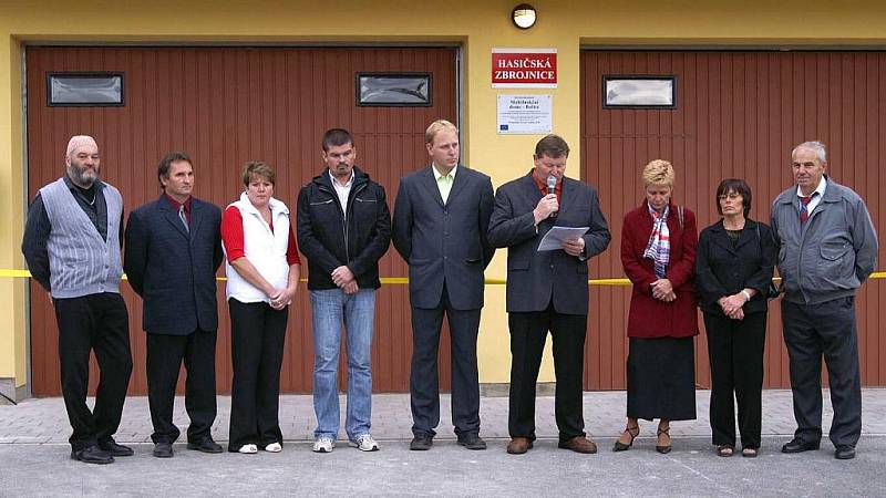 Slavnostní otevření nově zrekonstruovaných multifinkčních domů v Bořicích mělo veselou atmosféru.