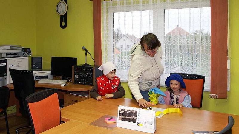 Slavnostní otevření nově zrekonstruovaných multifinkčních domů v Bořicích mělo veselou atmosféru.