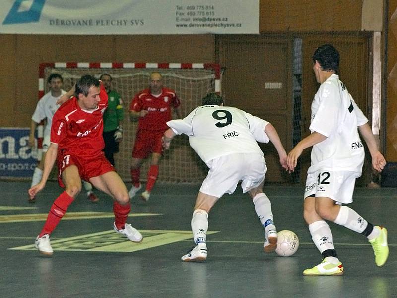 Chrudimští futsalisté v prvním finále play off rozdrtili Eco Investment Praha vysoko 8:1.