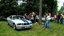 Milovníci amerických strojů měli sraz v parku v Hrochově Týnci.