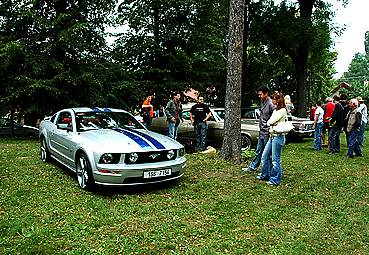 Milovníci amerických strojů měli sraz v parku v Hrochově Týnci.