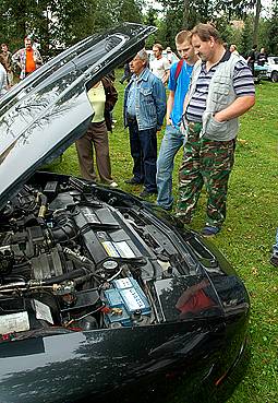 Milovníci amerických strojů měli sraz v parku v Hrochově Týnci.