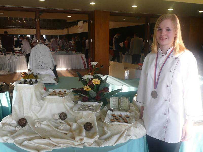 Cukrářky a prodavačky zeStřední odborné školy a Středního odborného učiliště obchodu a služeb Chrudim byly úspěšné na soutežích po celé republice