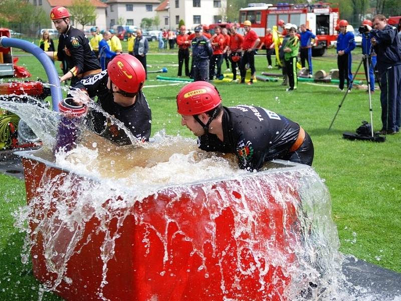 Sbor dobrovolných hasičů v Třemošnici zahájil oslavy 100. výročí svého založení odstartováním ligové soutěže.