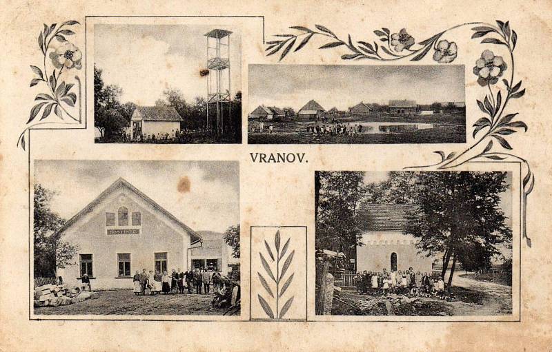 Kaplička ve Vranově na dobové pohlednici z roku 1915.